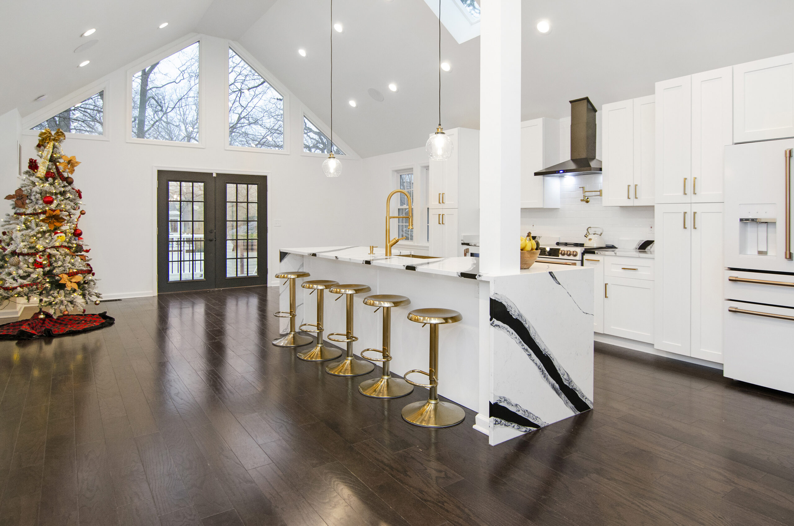 Black and white kitchen